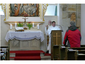 Bittprozession an der Weingartenkapelle (Foto: Karl-Franz Thiede)